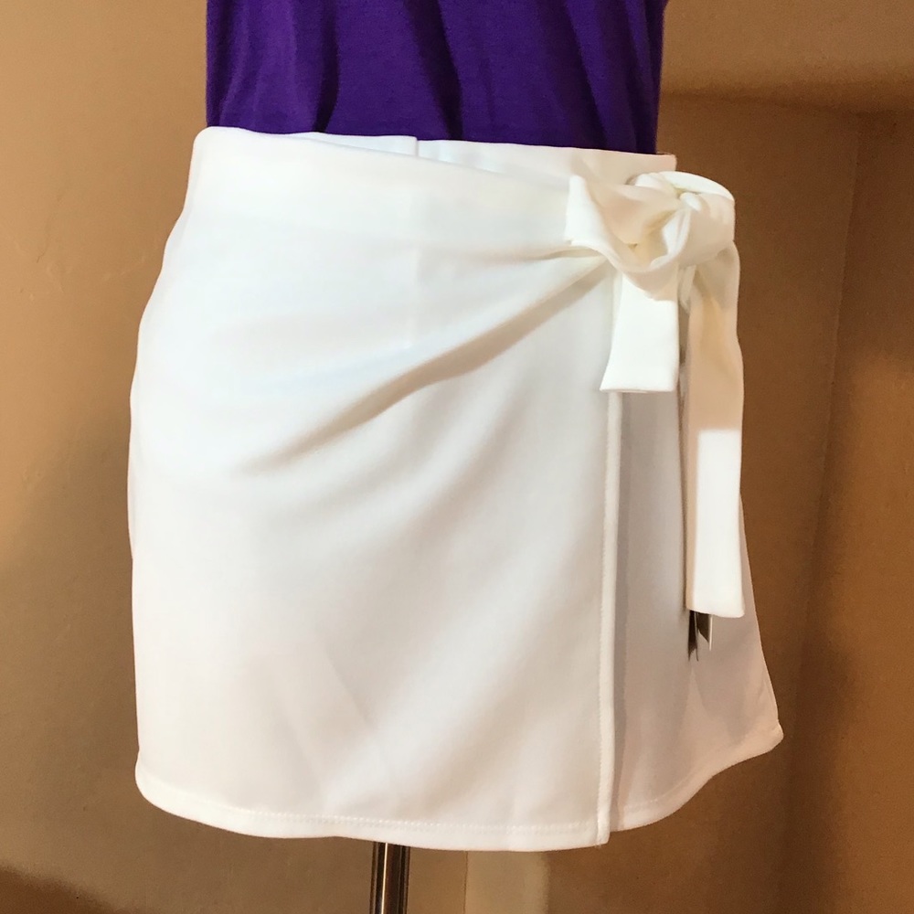 White Mini Wrap Skort NWT Size L